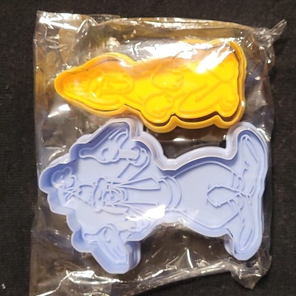 NWOT Disney- Goofy and Pluto cookie  cutters - Picture 1 of 2